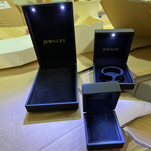 FORTE LED Light Spotlight Jewelry Box
